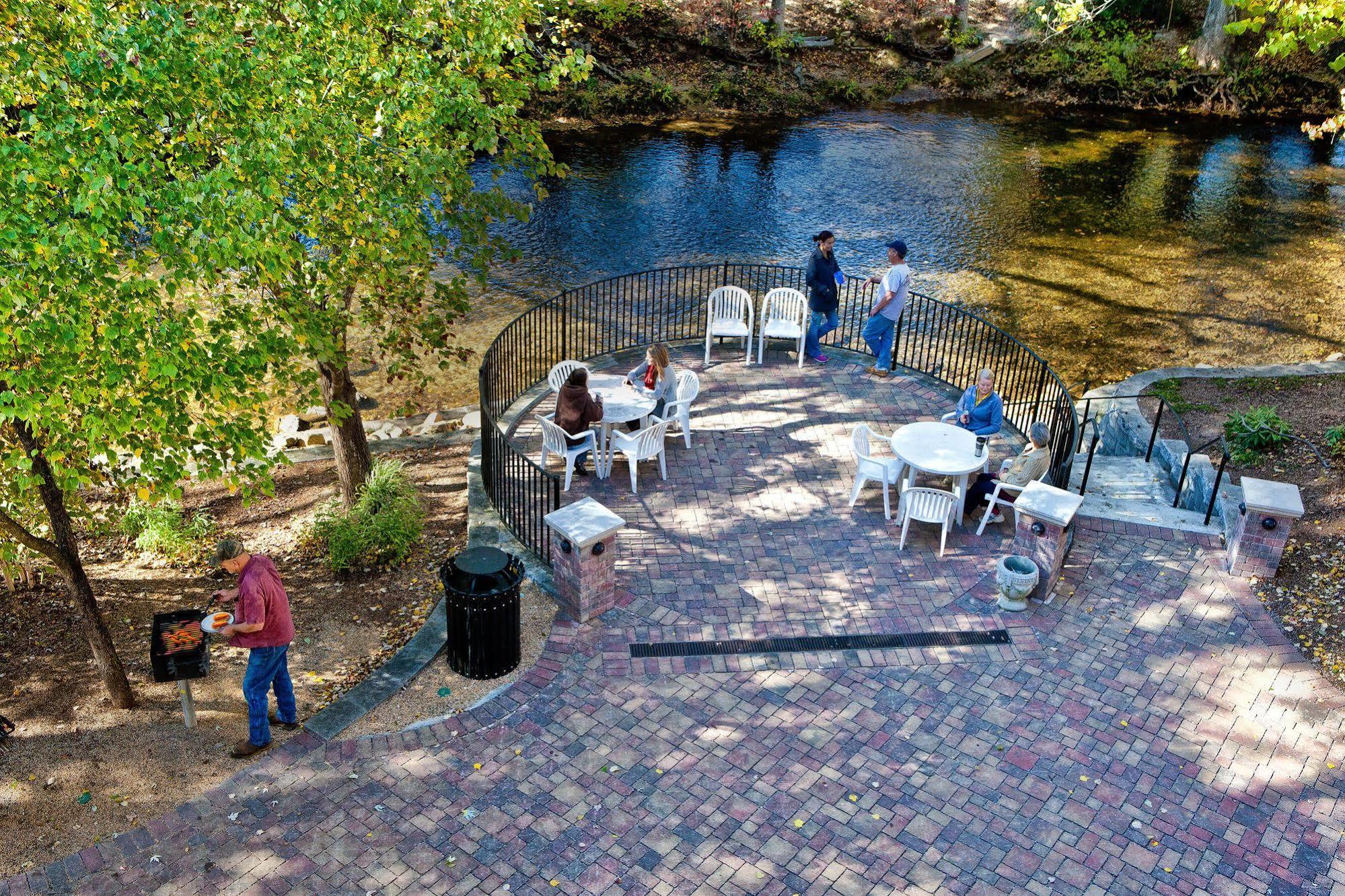 Helendorf River Inn, Suites & Conference Center Extérieur photo